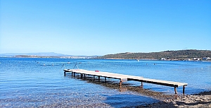 Cunda ya da Alibey Adası, idari bakımdan Balıkesir'in Ayvalık ilçesine bağlı bir ada. 