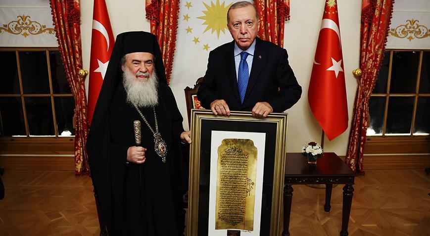 Cumhurbaşkanı Erdoğan, Kudüs Rum Ortodoks Patriği Giannopoulos'u Dolmabahçe'de kabul etti