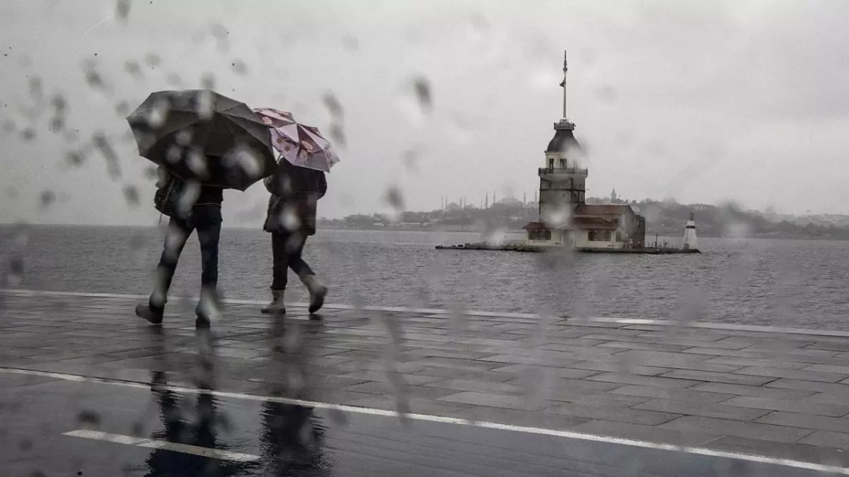 İstanbul'da gök gürültülü sağanak yağış bekleniyor