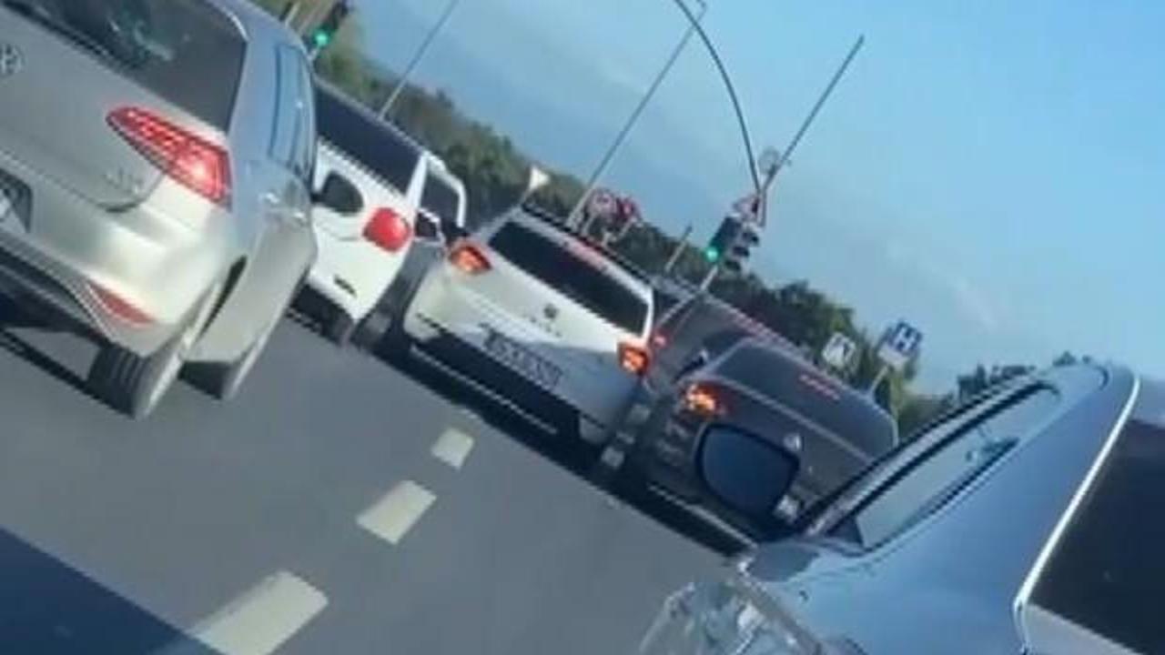 Bakırköy'de makas atarak ilerleyen otomobil kaza yaptı