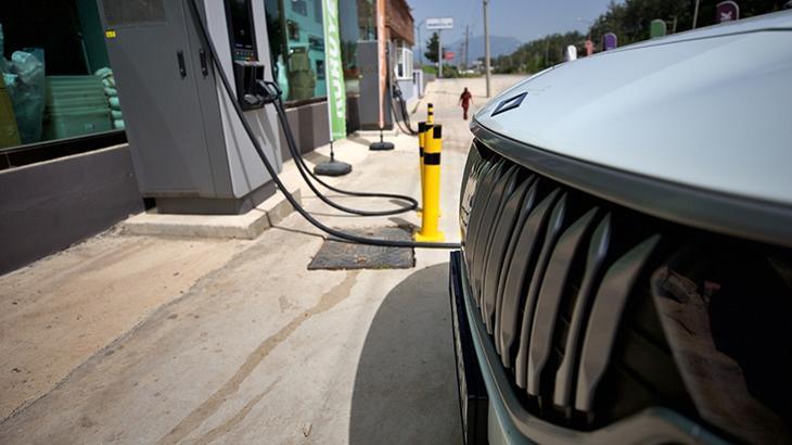 Türkiye'de satılan her 10 otomobilden 4'ü elektrikli ya da hibrit
